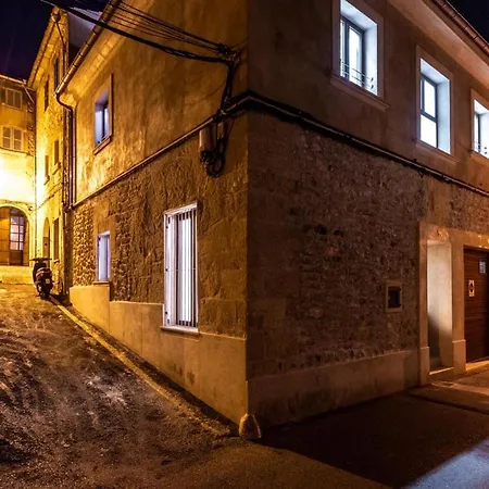 Superb House 200m From The Center Of By Renthousing Дом отдыха