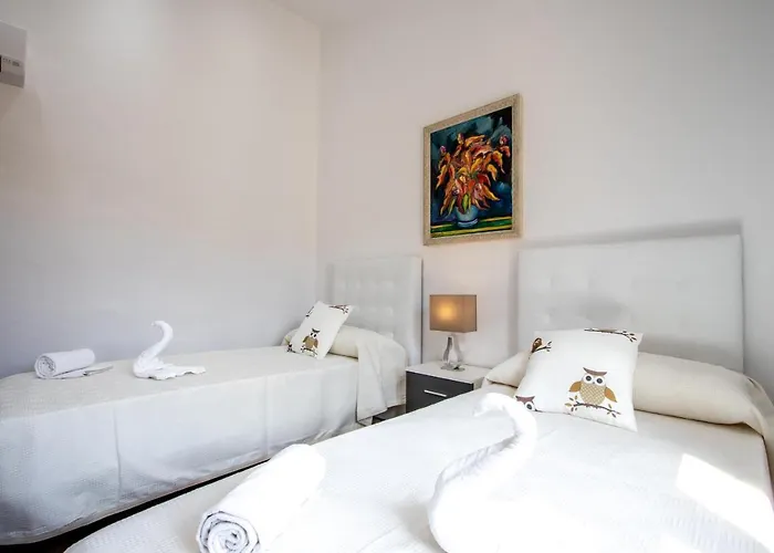 Дом отдыха Superb House 200m From The Center Of By Renthousing *