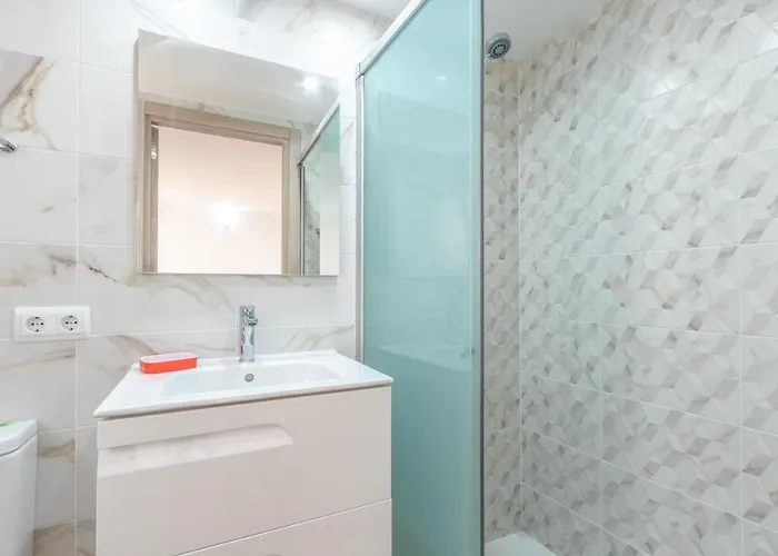 Superb House 200m From The Center Of By Renthousing Дом отдыха