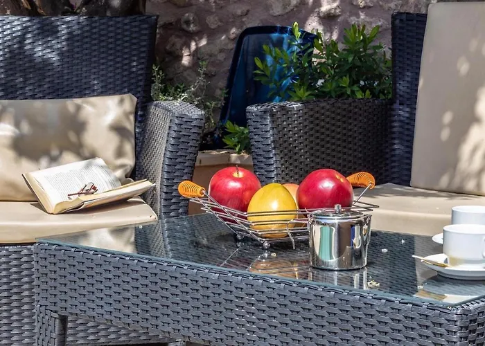 Superb House 200m From The Center Of By Renthousing *