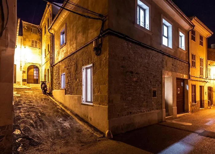 Superb House 200m From The Center Of By Renthousing Дом отдыха