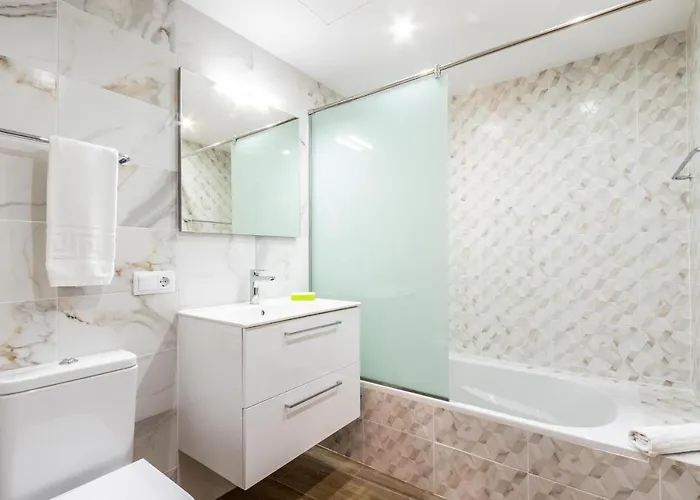 Superb House 200m From The Center Of By Renthousing Дом отдыха Польенса