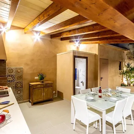 Superb House 200m From The Center Of By Renthousing Vakantiehuis *
