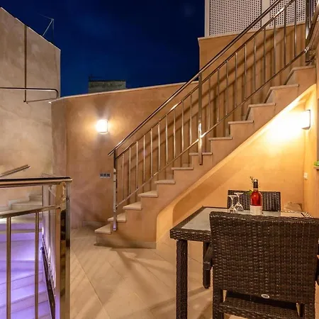 Superb House 200m From The Center Of By Renthousing Hébergement de vacances *