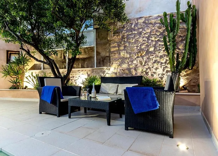 Holiday home Superb House 200m From The Center Of By Renthousing