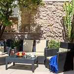 Superb House 200m From The Center Of By Renthousing Vakantiehuis