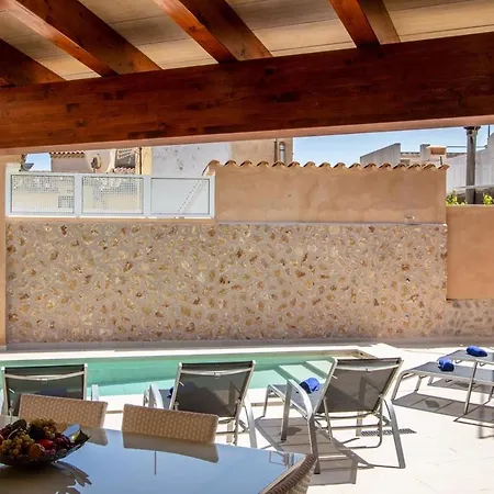 בית נופש Superb House 200m From The Center Of By Renthousing