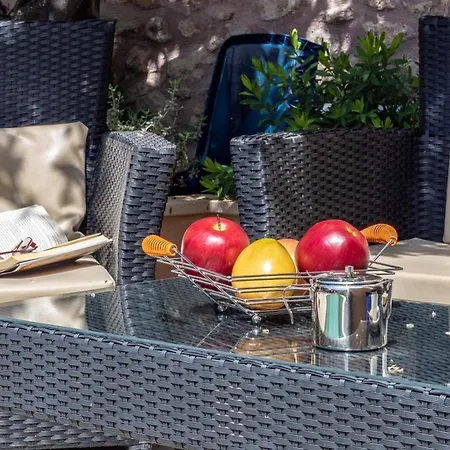 Superb House 200m From The Center Of By Renthousing *