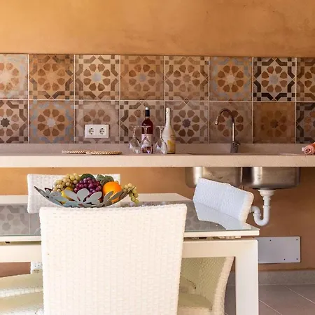 Superb House 200m From The Center Of By Renthousing Feriehus Pollença