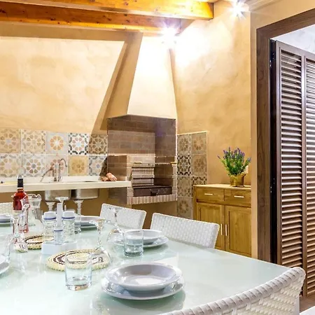 Superb House 200m From The Center Of By Renthousing Pollença