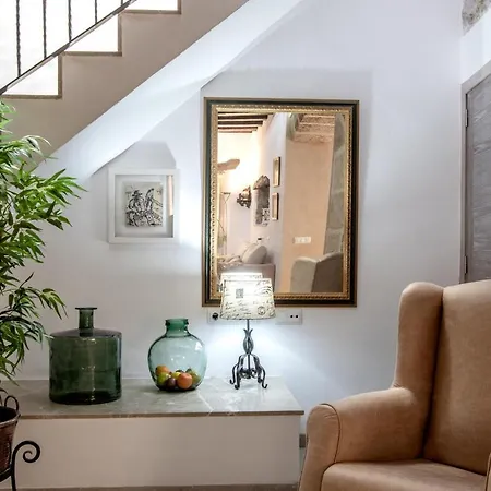 Superb House 200m From The Center Of By Renthousing בית נופש