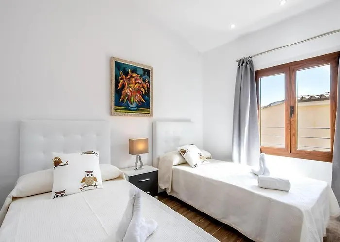 Superb House 200m From The Center Of By Renthousing Сasa de vacaciones *