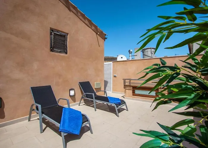 Superb House 200m From The Center Of By Renthousing Сasa de vacaciones *