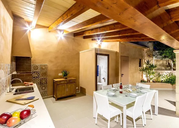 Superb House 200m From The Center Of By Renthousing Сasa de vacaciones *