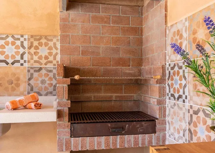 Сasa de vacaciones Superb House 200m From The Center Of By Renthousing *