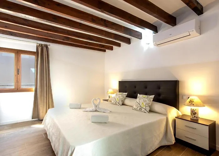 Superb House 200m From The Center Of By Renthousing *