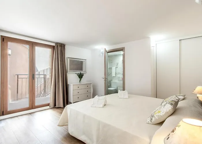 Сasa de vacaciones Superb House 200m From The Center Of By Renthousing