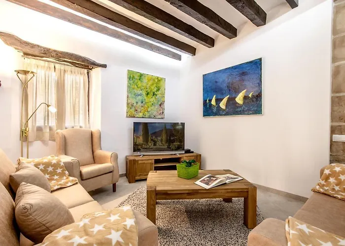 Сasa de vacaciones Superb House 200m From The Center Of By Renthousing