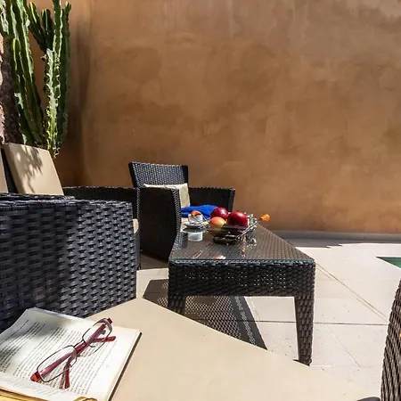 Superb House 200m From The Center Of By Renthousing Casa de Férias