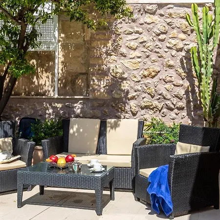 Superb House 200m From The Center Of By Renthousing Casa de Férias