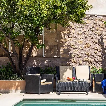 Superb House 200m From The Center Of By Renthousing Casa de Férias *